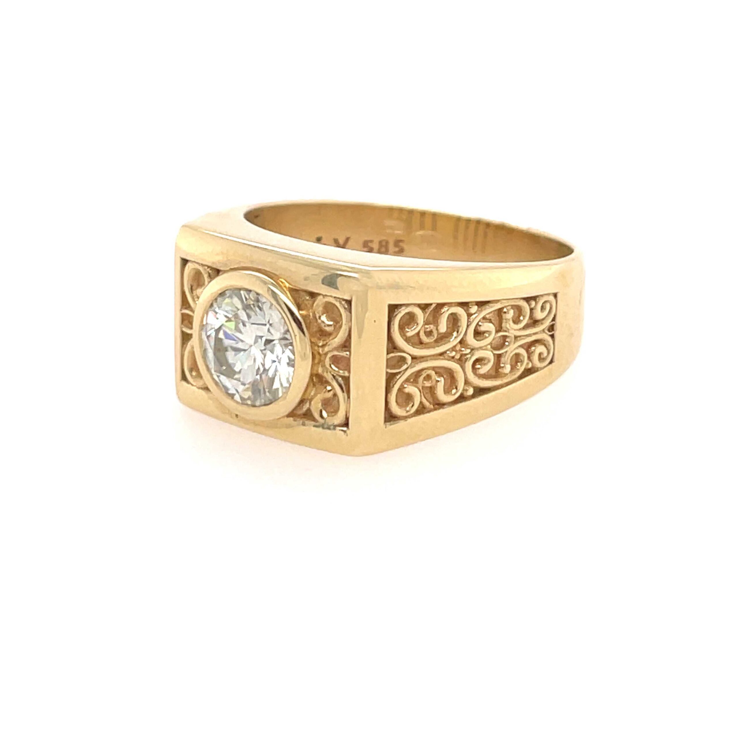 Zlatý prsten s centrálním diamantem značky FOX zlatnického domu Roudná v Plzni